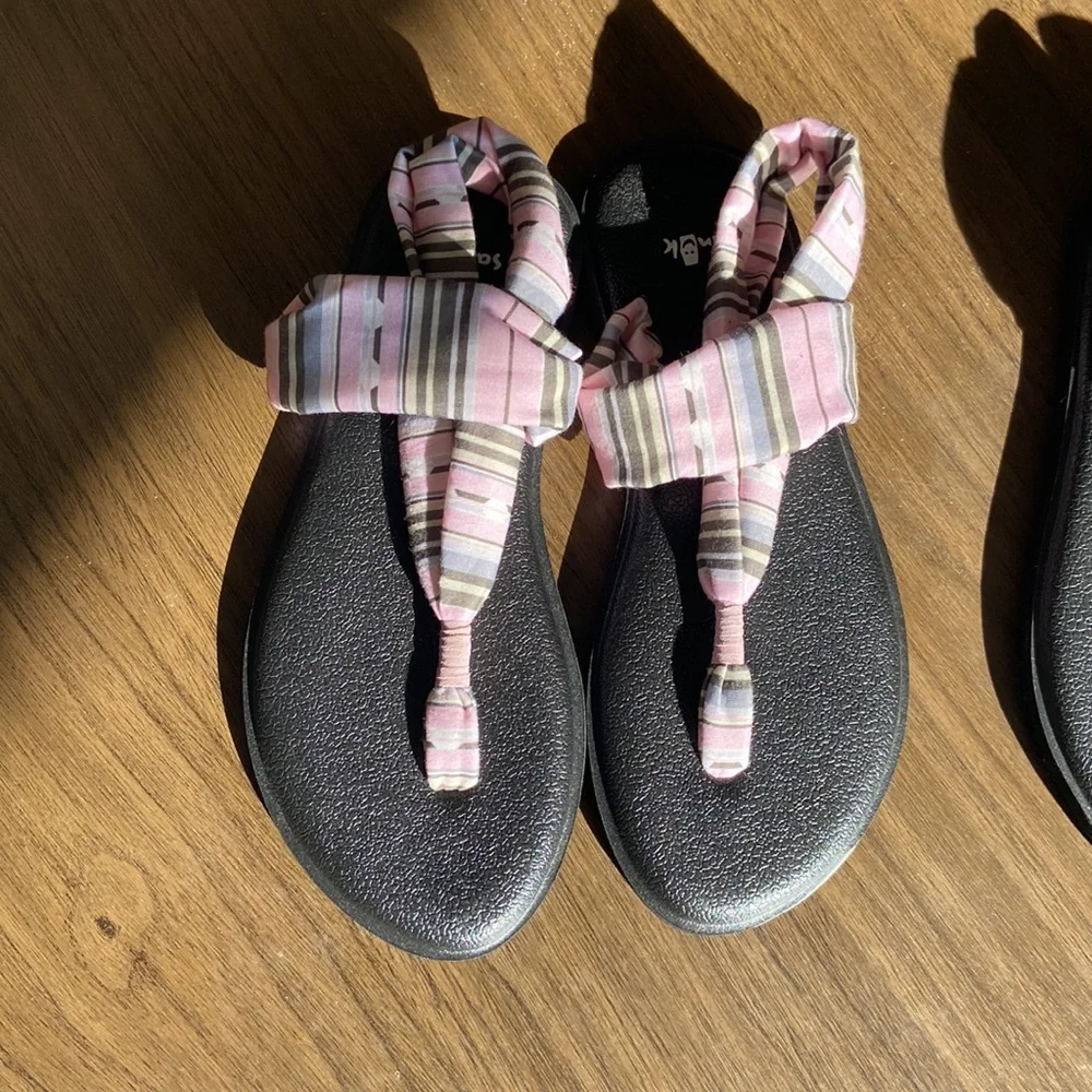Sanuk Striped Sandals with Knotted Straps girls size 4/5 two pairs pink & black